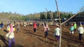 Grebuhan Akbar di Lapangan Karang