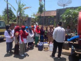 Bantuan air bersih dari alumni SMP N Sanden Bantul Angkatan 76