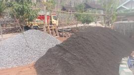 Material Pembangunan Jalan Penghubung Antar Dusun Mulai Didistribusikan